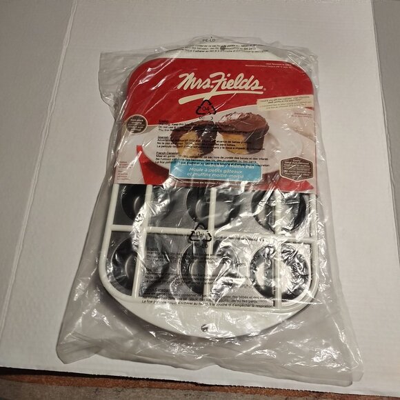 Mrs Fields Half-N-Half Cupcake/Muffin Pan-New - Picture 7 of 8